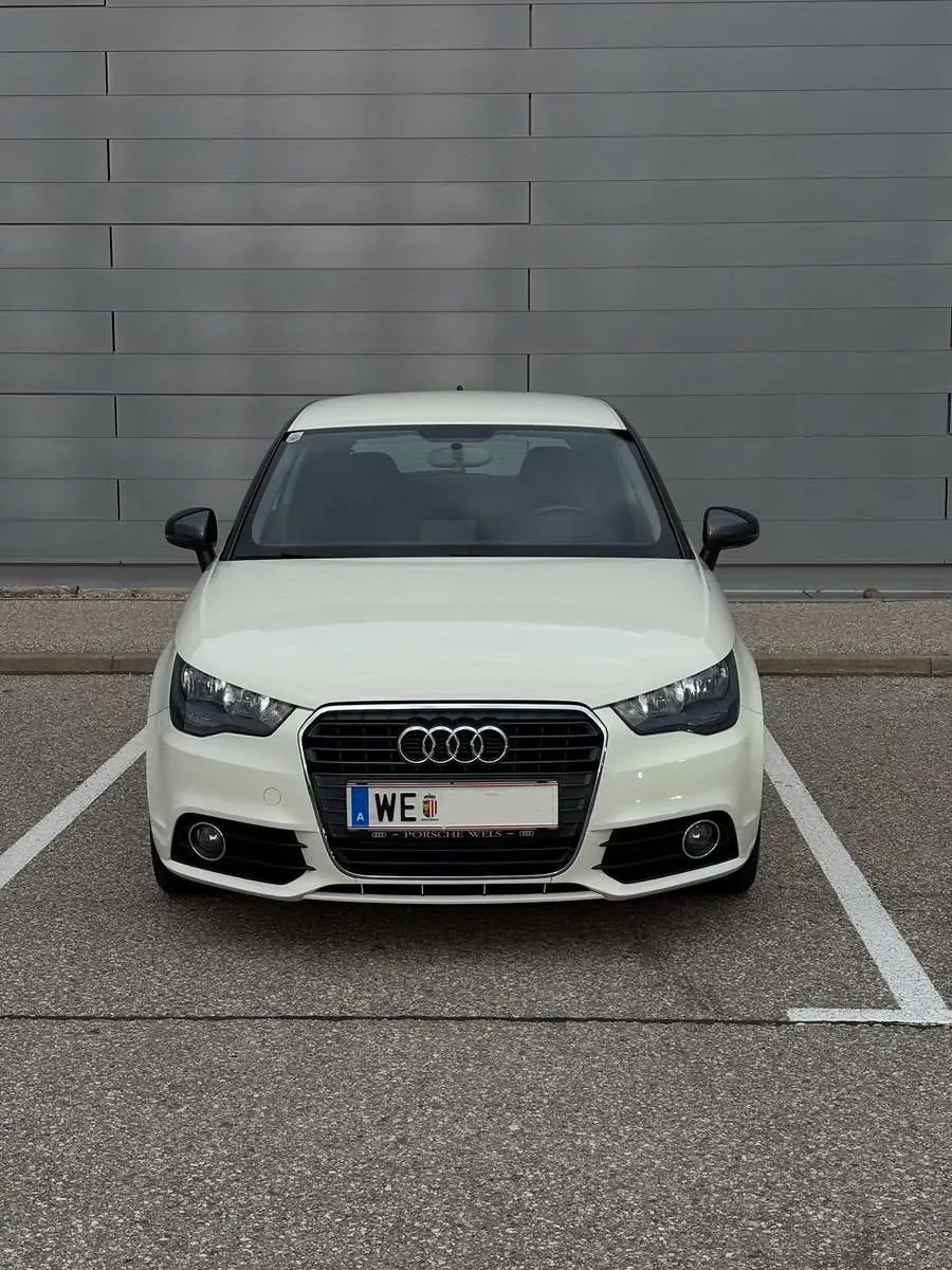 Audi A1 2011 photo 2