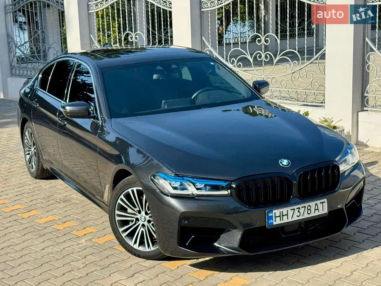 BMW 5 Series 2019 photo 2