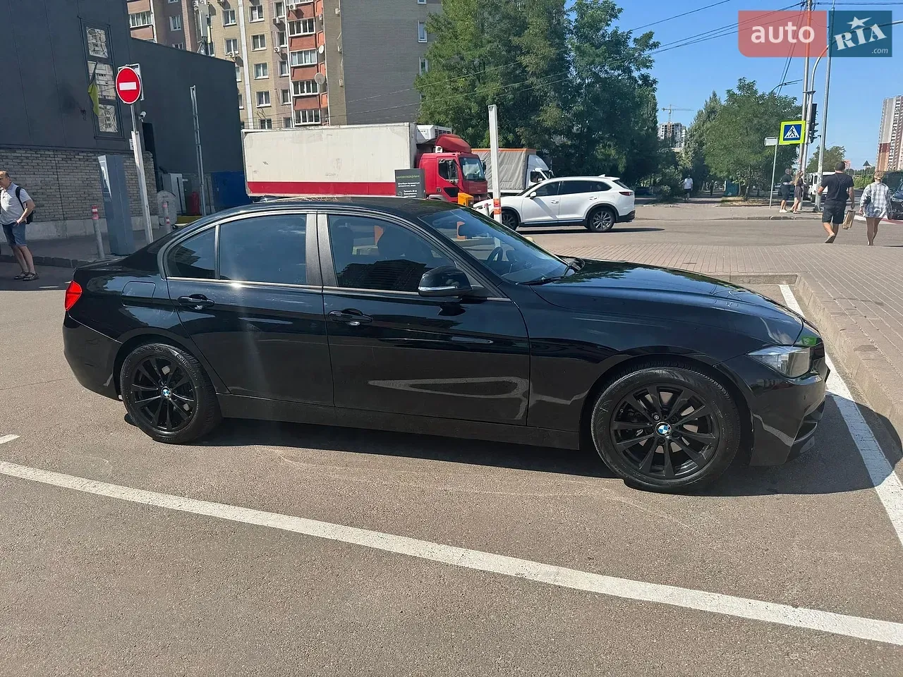 BMW 3 Series 2017 photo 2