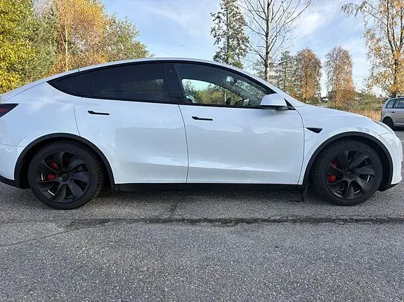 Tesla Model Y 2023 photo 5