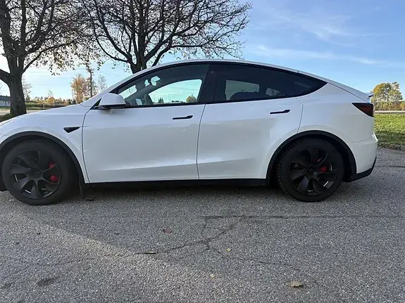 Tesla Model Y 2023 photo 3