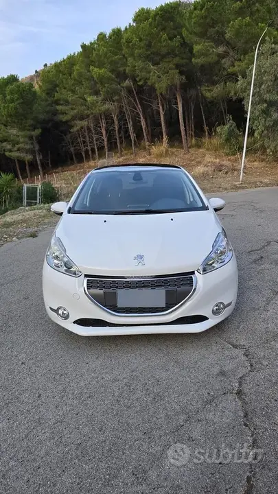 Peugeot 208 2013 photo 3