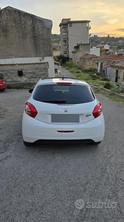 Peugeot 208 2013 photo 4