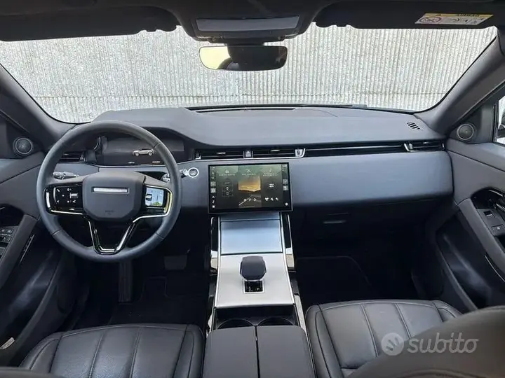 Land Rover Range Rover Evoque 2024 photo 3