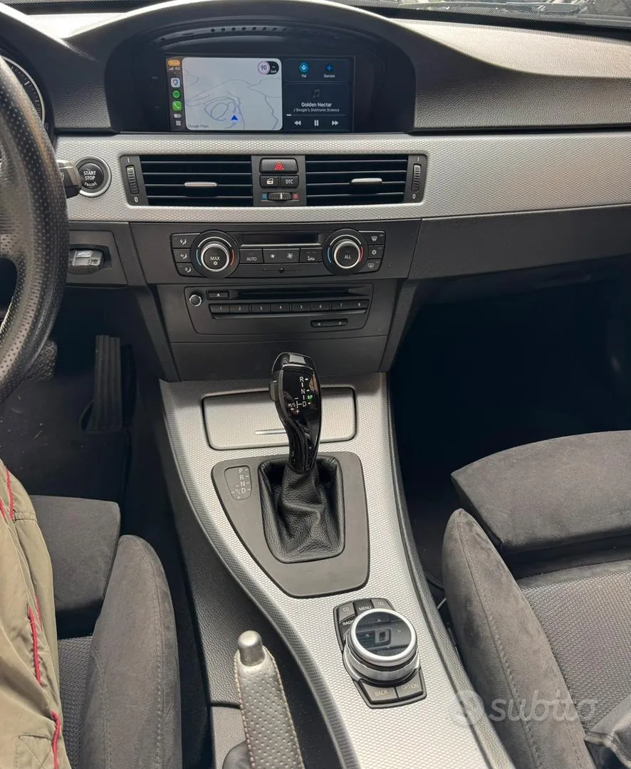 BMW 320D 2010 photo 4