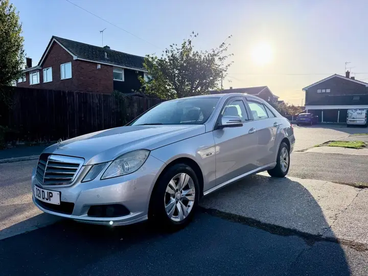 Mercedes-Benz E-Class 2009 photo 2