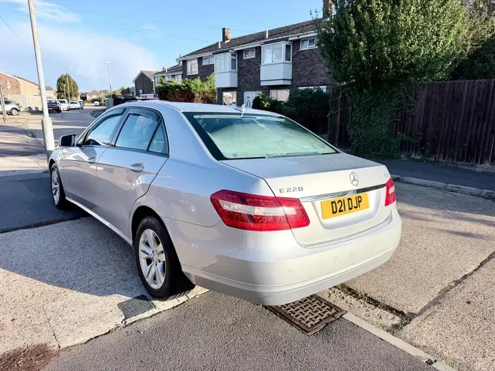 Mercedes-Benz E-Class 2009 photo 3