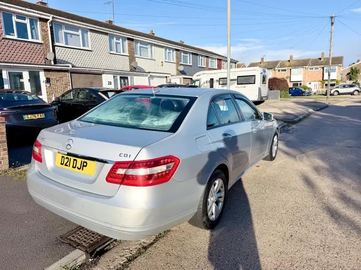 Mercedes-Benz E-Class 2009 photo 4