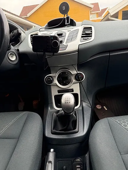 Ford Fiesta 2011 photo 5