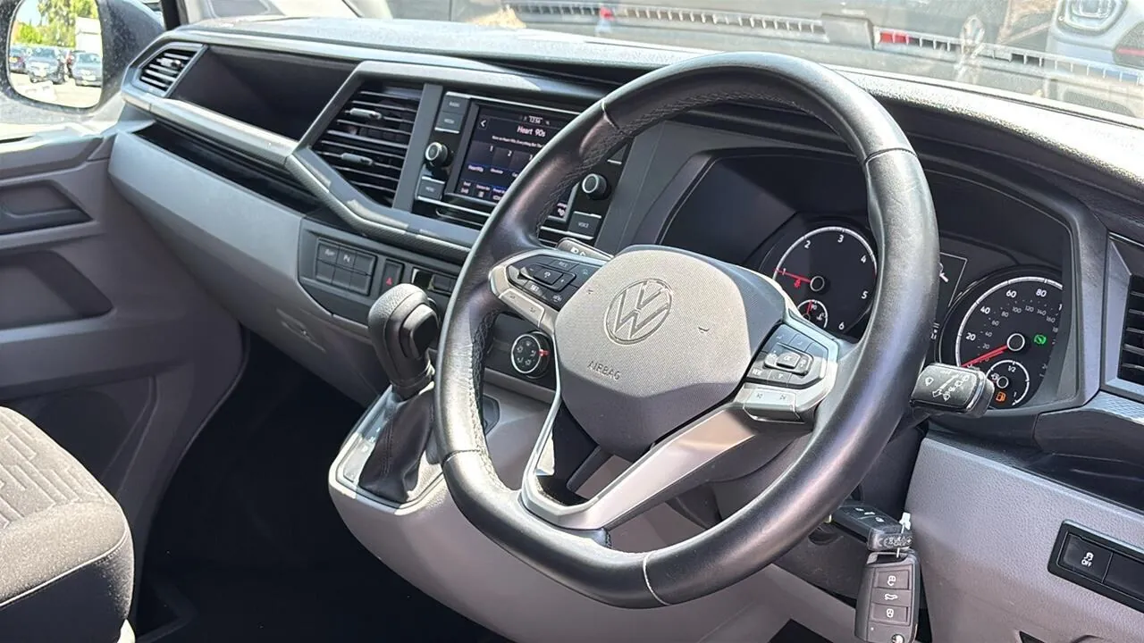 Volkswagen Transporter Shuttle 2024 photo 5