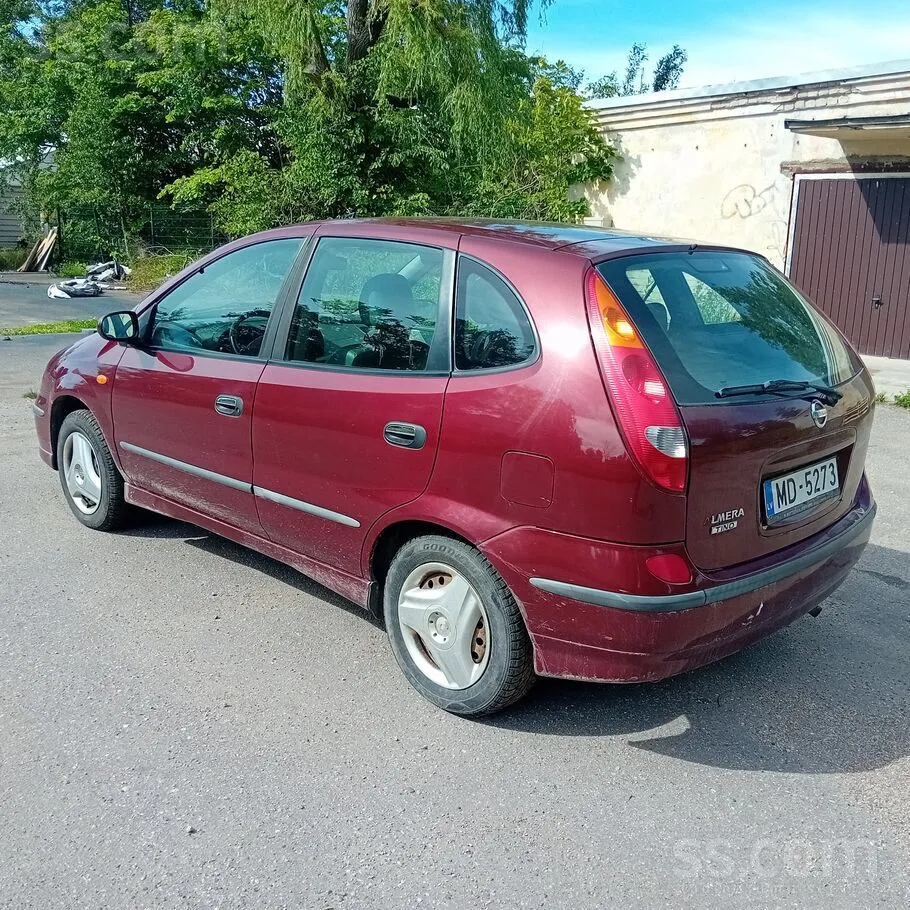 Nissan Almera Tino