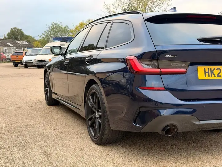 BMW 3 Series 2021 photo 3