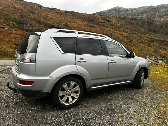Mitsubishi Outlander 2010 photo 2