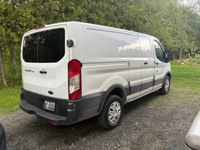 Ford Transit 250 2016 photo 2