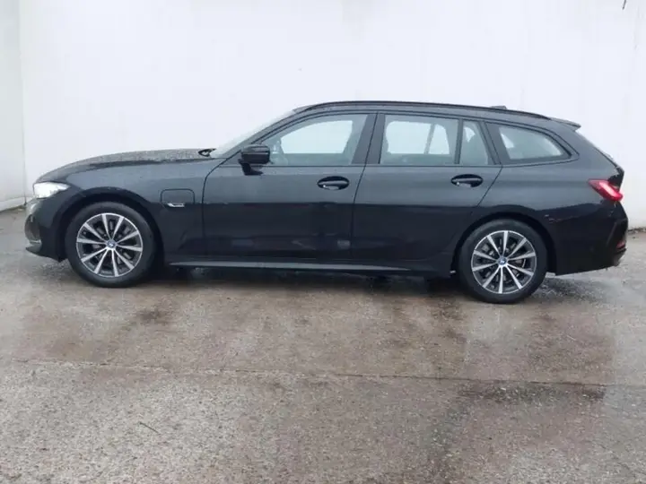 BMW 3 Series 2023 photo 3