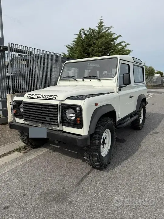 Land Rover Defender