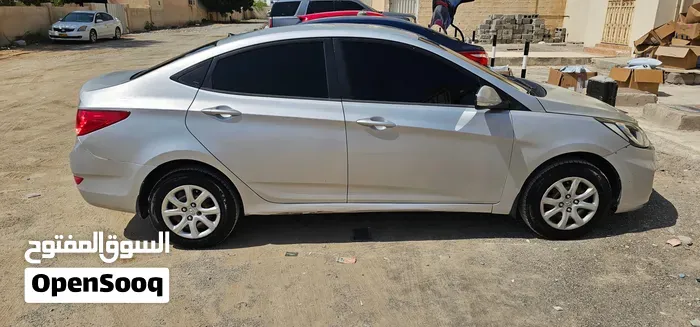 Hyundai Accent 2011 photo 4