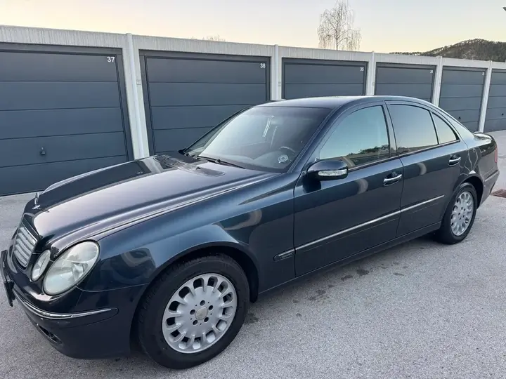 Mercedes-Benz E-Class 2003 photo 2