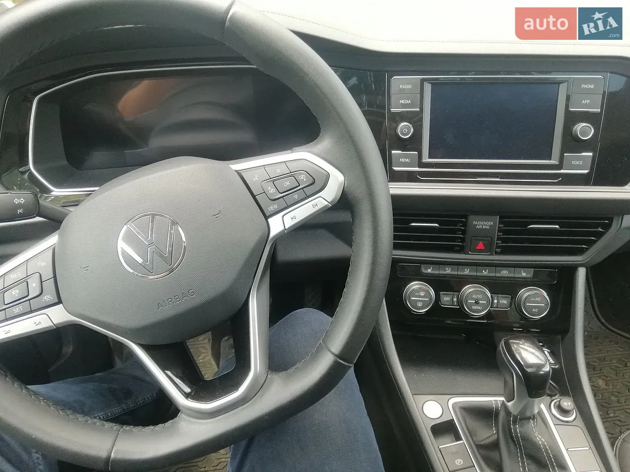 Volkswagen Jetta 2024 photo 3