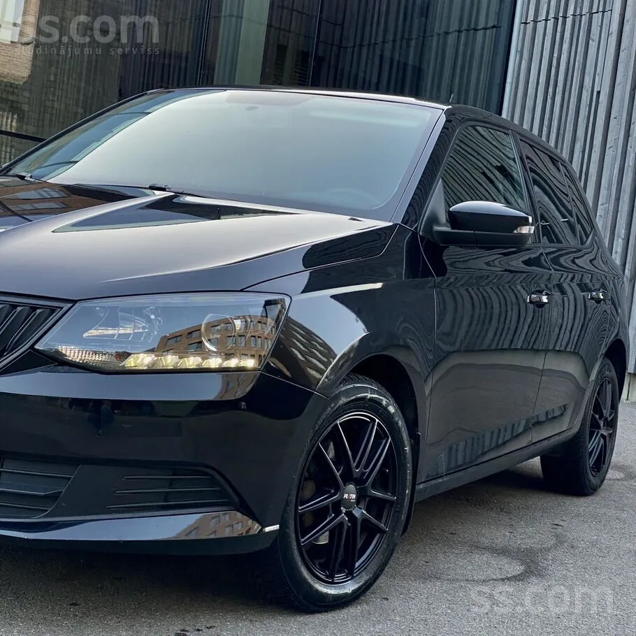 Skoda Fabia 2015 photo 2