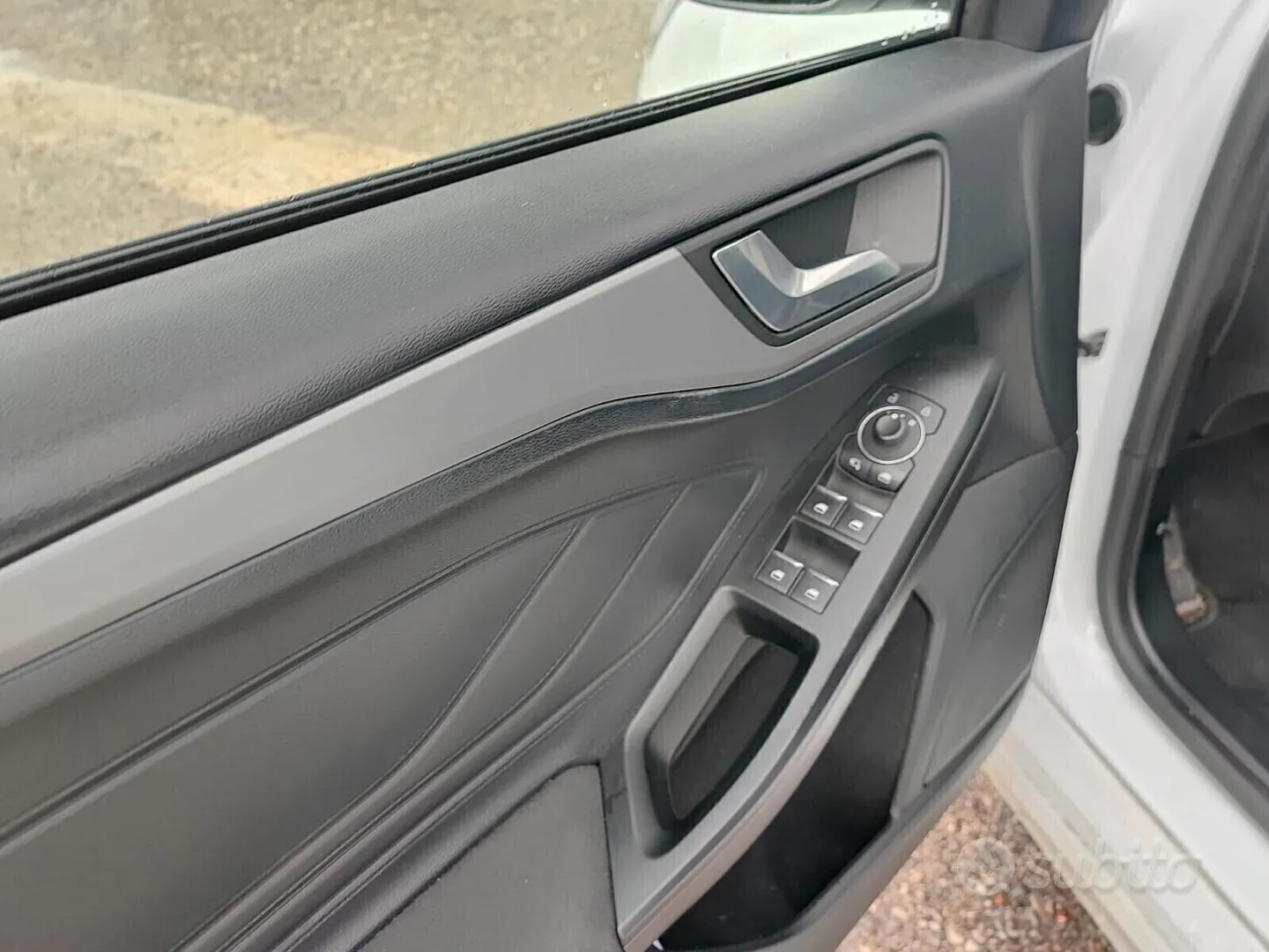 Ford Focus 2022 photo 2