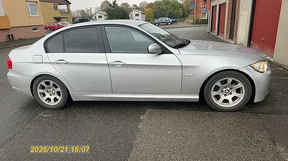 BMW 320D 2011 photo 3