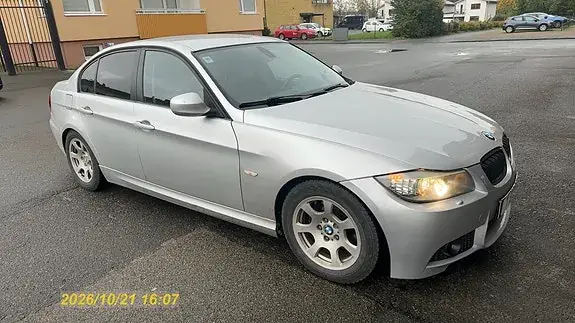 BMW 320D 2011 photo 2