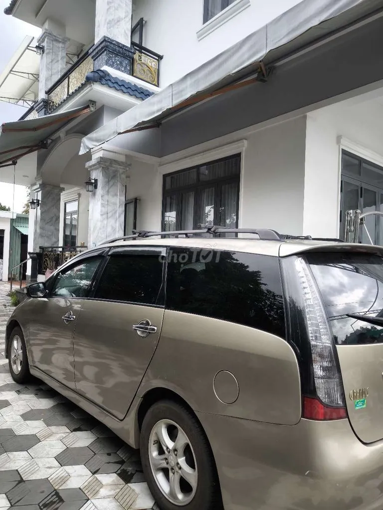 Mitsubishi Grandis 2007 photo 3