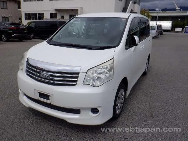 Toyota Noah X 2011 photo 2