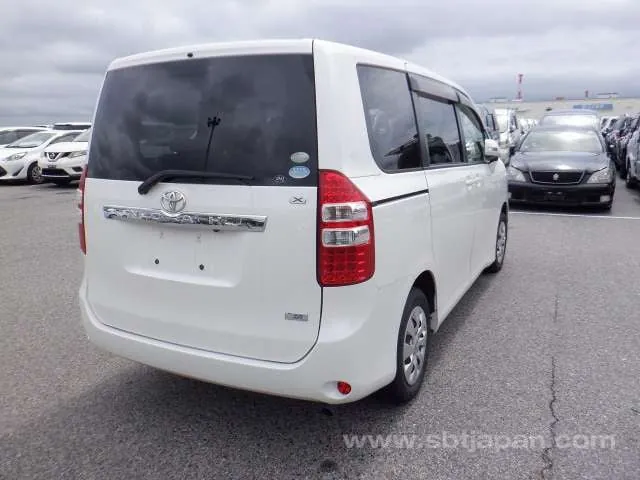 Toyota Noah X 2011 photo 4
