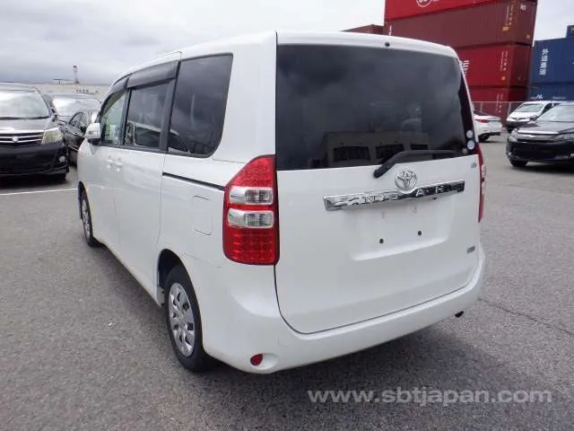 Toyota Noah X 2011 photo 3