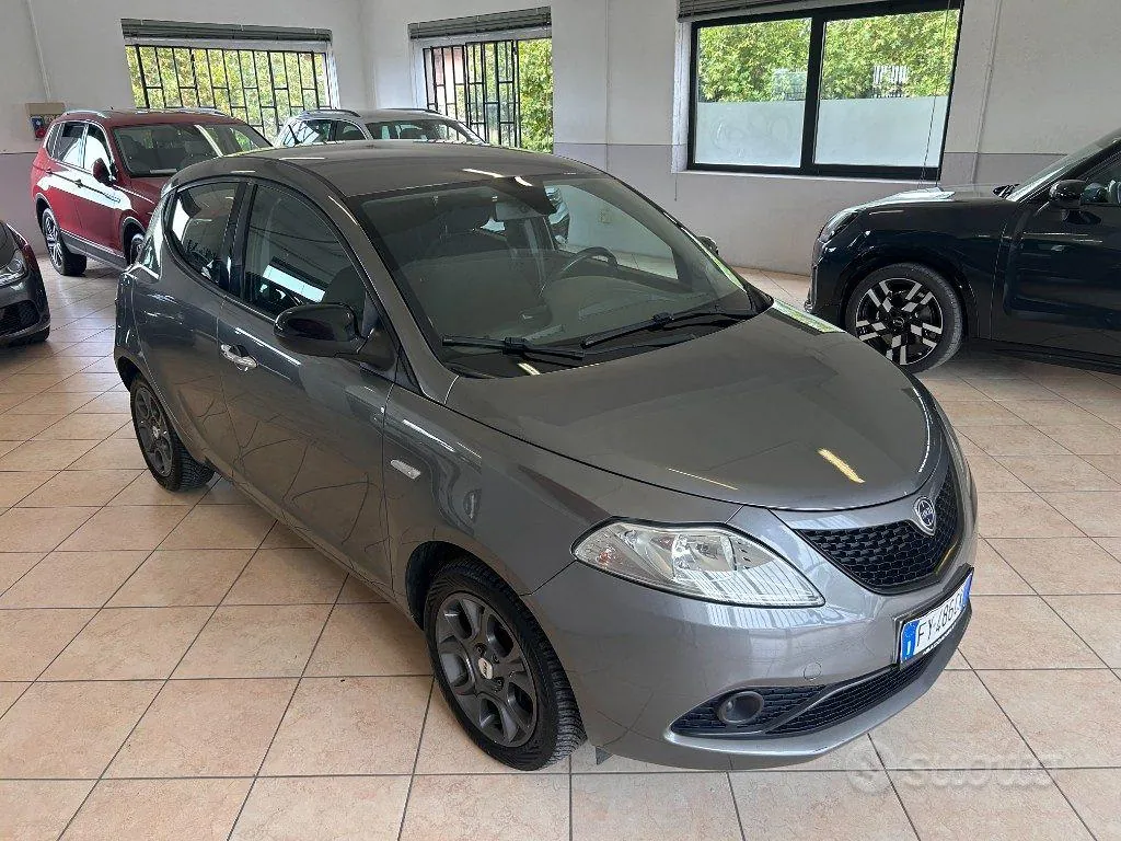 Lancia Ypsilon 2019 photo 2