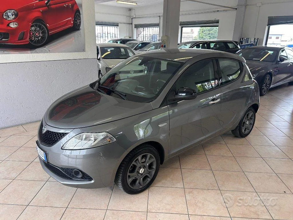 Lancia Ypsilon