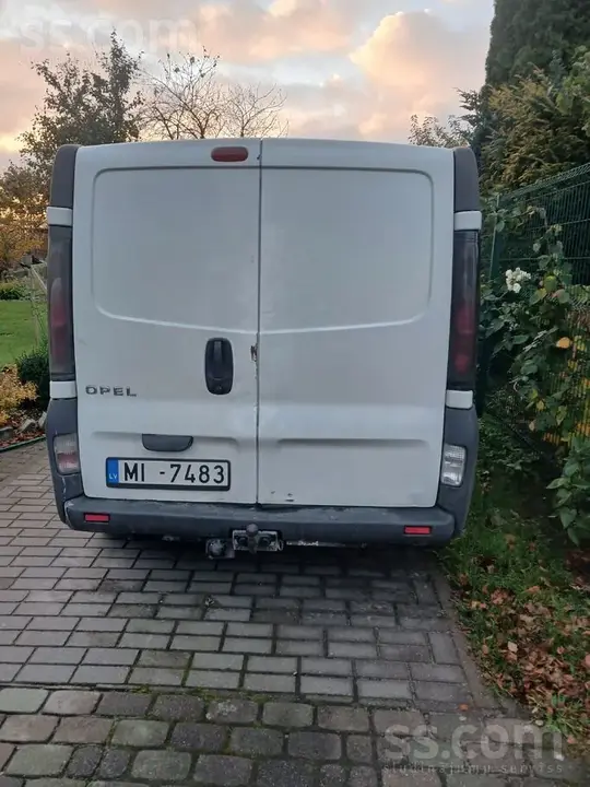 Opel Vivaro 2003 photo 2