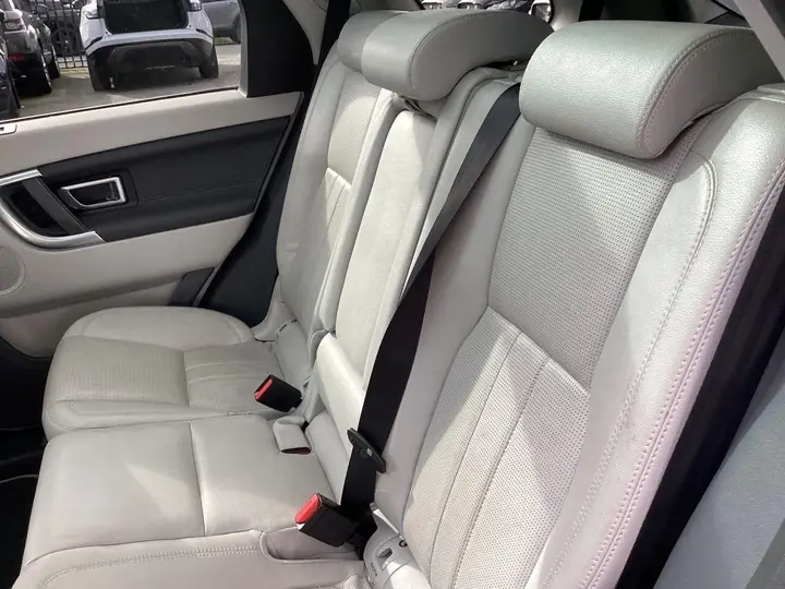Land Rover Discovery Sport 2015 photo 4