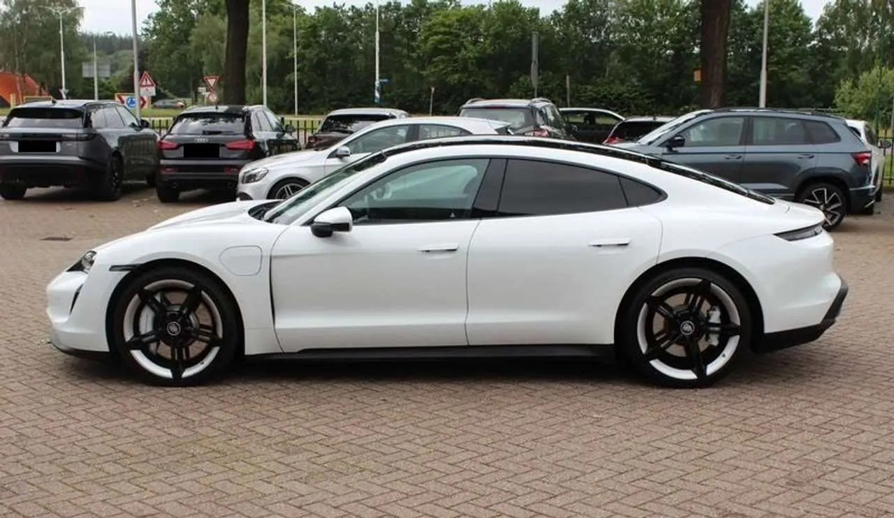 Porsche Taycan 2024 photo 5