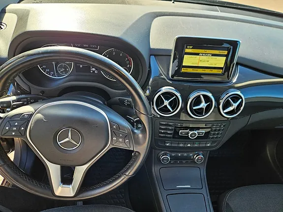 Mercedes-Benz B180 2012 photo 3