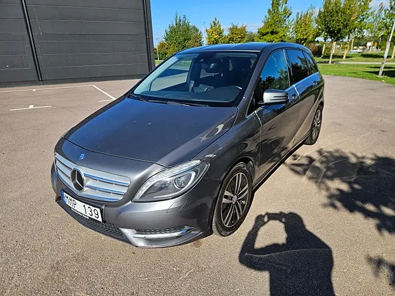 Mercedes-Benz B180 2012 photo 2