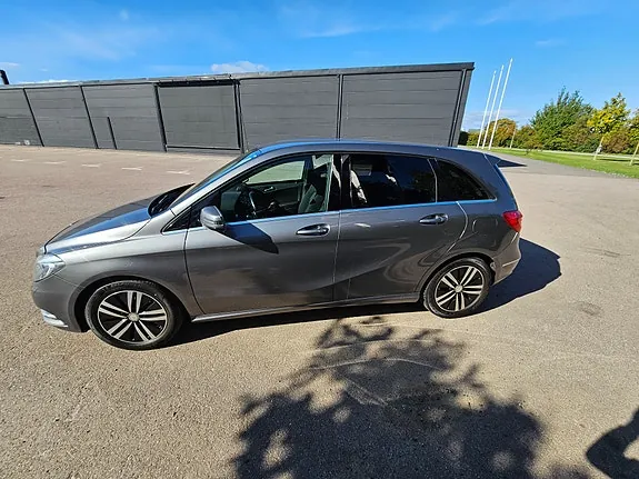 Mercedes-Benz B180