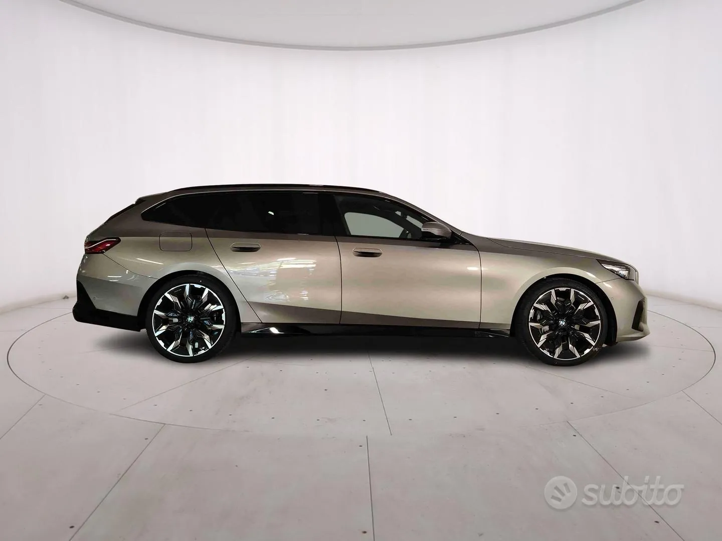 BMW 5 Series 2023 photo 4