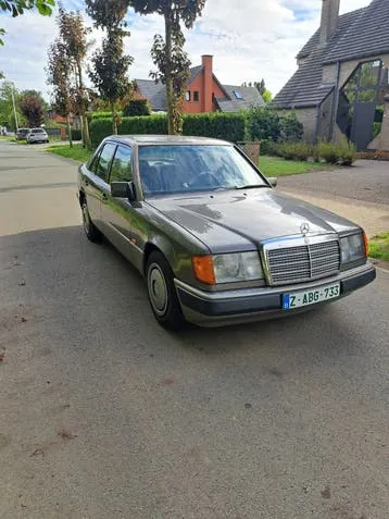 Mercedes-Benz E200