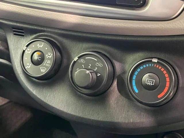 Toyota Yaris 2012 photo 4