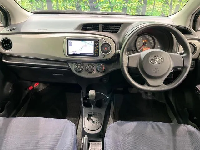 Toyota Yaris 2012 photo 2