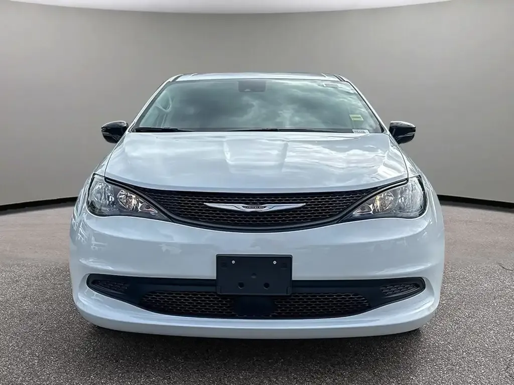 Chrysler Grand Caravan 2026 photo 2