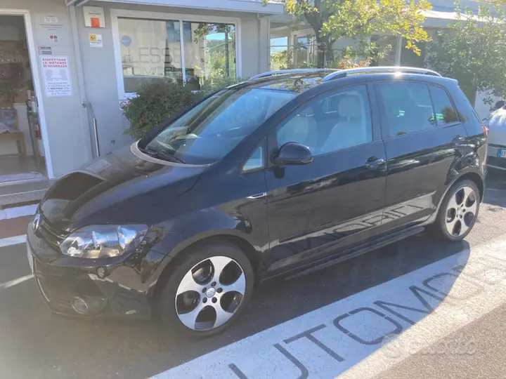 Volkswagen Golf 2010 photo 2