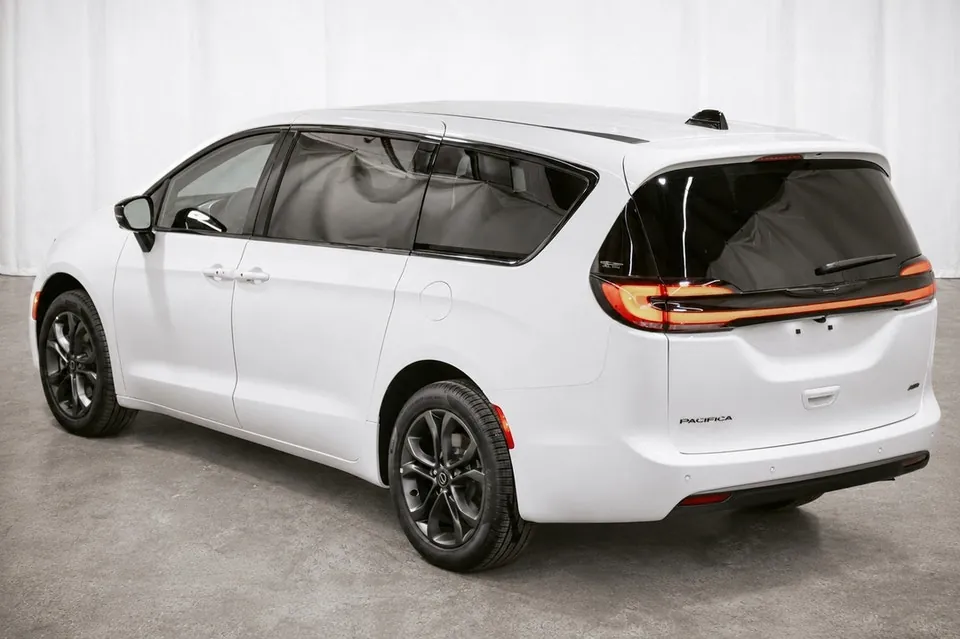 Chrysler Pacifica 2026 photo 4