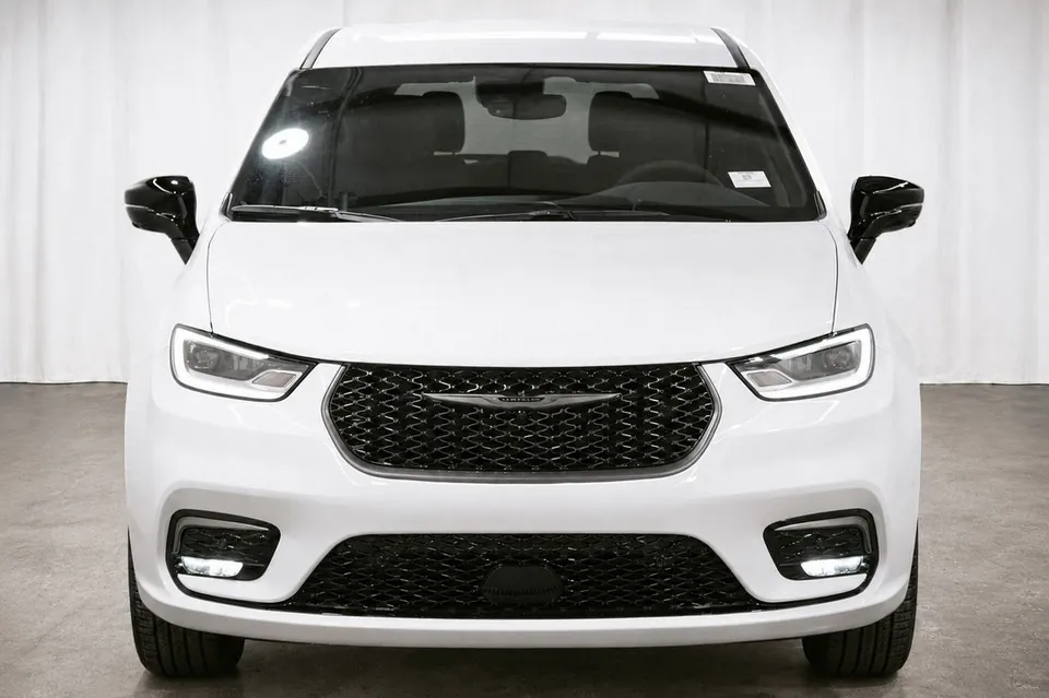 Chrysler Pacifica 2026 photo 2