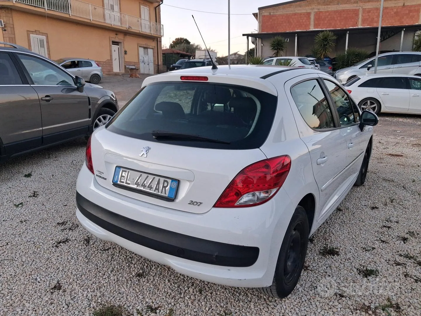 Peugeot 207 2012 photo 4