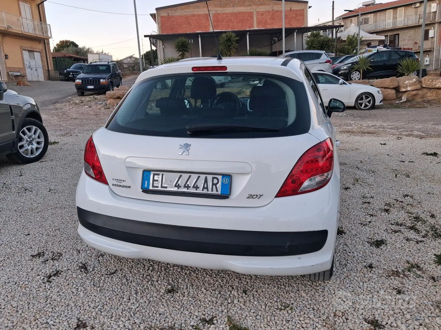 Peugeot 207 2012 photo 5