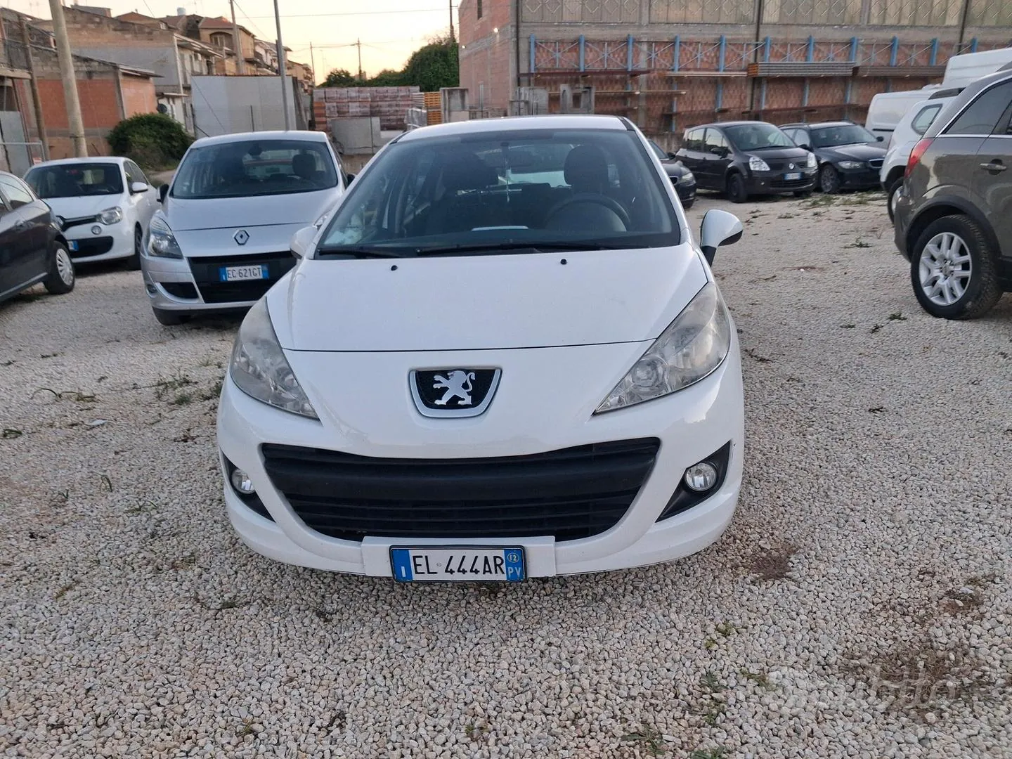 Peugeot 207 2012 photo 3